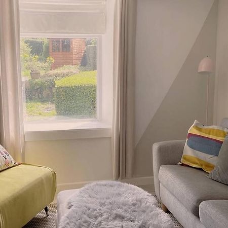 Cosy 2-Bedroom Family Cottage Centrally Located. Leedstown Buitenkant foto