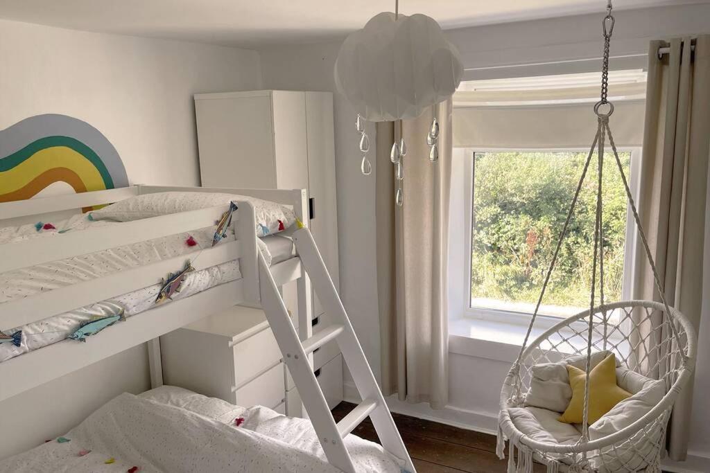 Cosy 2-Bedroom Family Cottage Centrally Located. Leedstown Buitenkant foto