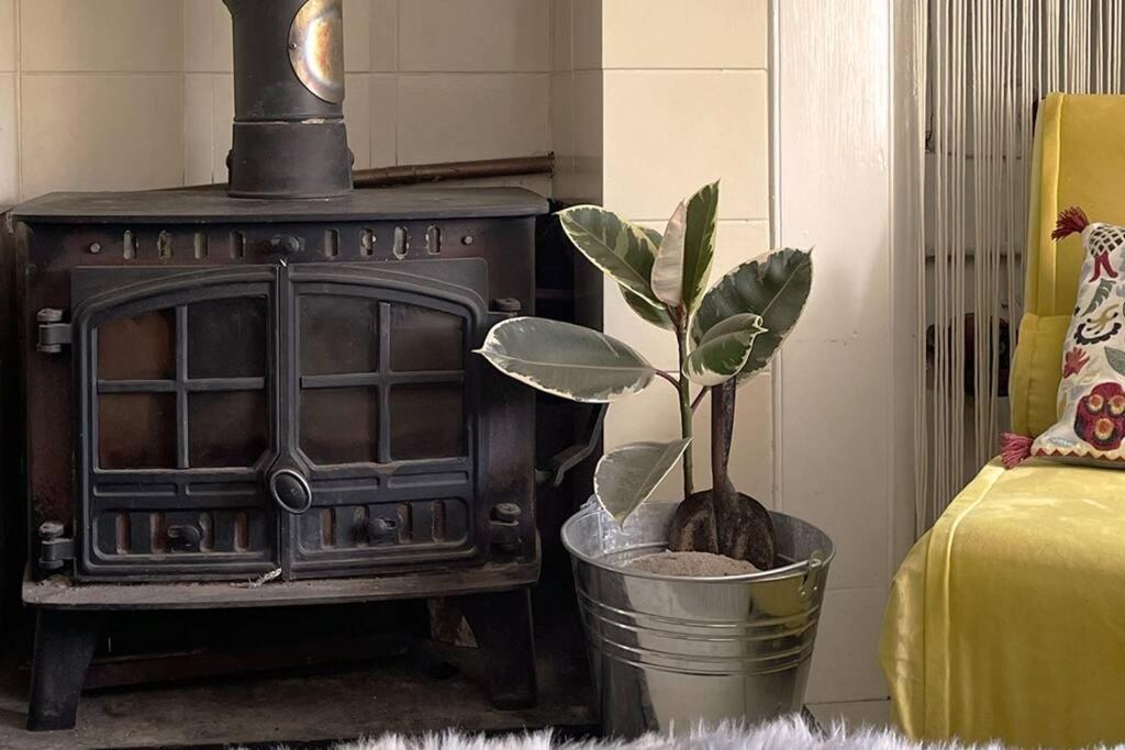 Cosy 2-Bedroom Family Cottage Centrally Located. Leedstown Buitenkant foto